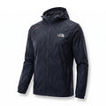 03,05 Chumpa Deportiva Ligera para Hombre con Capucha | Secado Rápido, Transpirable y Protección Solar para Senderismo, Running y Ciclismo | Mevo Guatemala